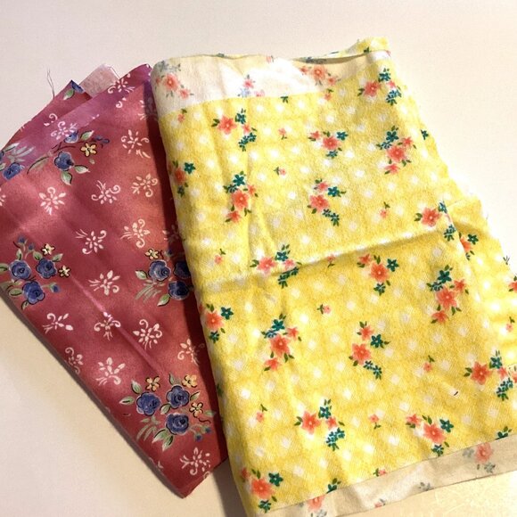 Two Pieces of Floral Fabric Flannel Material Sewing Quilting Crafting - Picture 1 of 7
